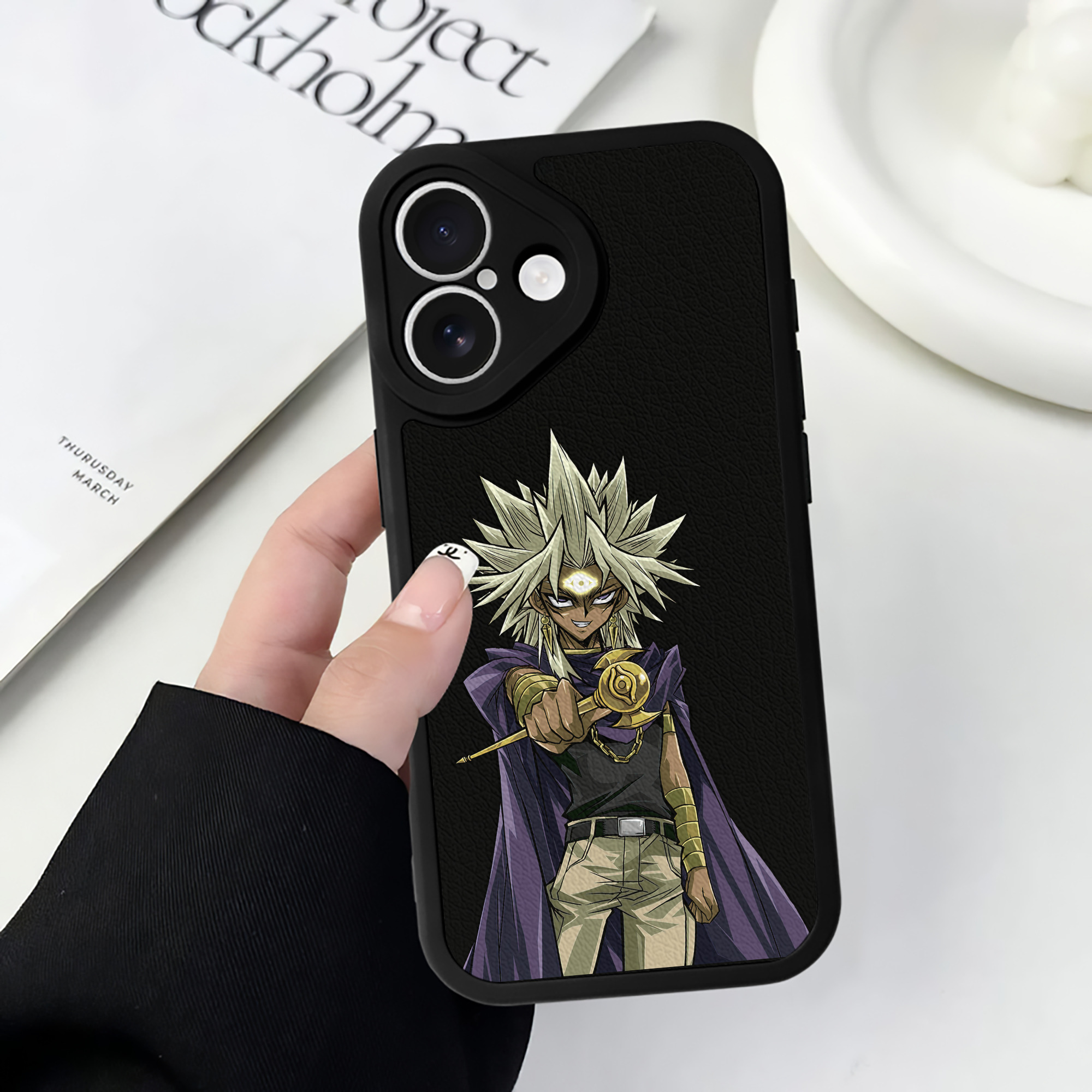 遊☆戯☆王 Yu-Gi-Oh! 【iPhone 16シリーズ対応】シリコンスマホケース（レザー調） 材質：シリコン